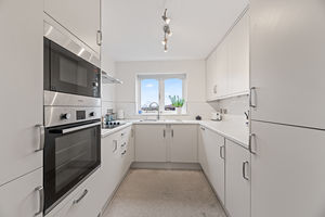 Kitchen- click for photo gallery